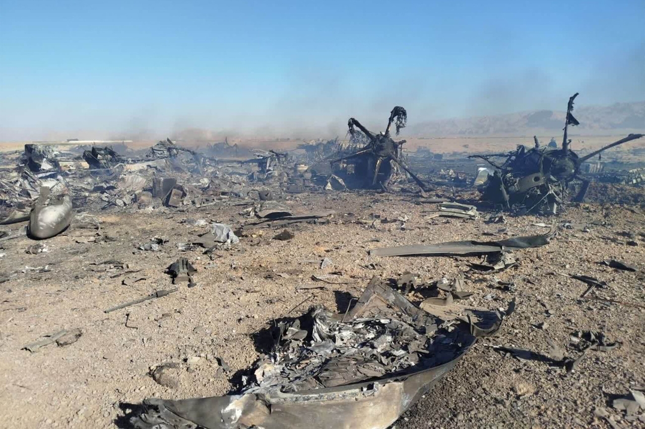 This handout photo provided by Iran's Revolutionary Guard Corps official website Sepah News on April 5, 2026 reportedly shows the wreckage and remains of targeted and crashed aircraft in central Iran. (Iran's revolutionary guard via Sepah News, AFP, Yonhap)