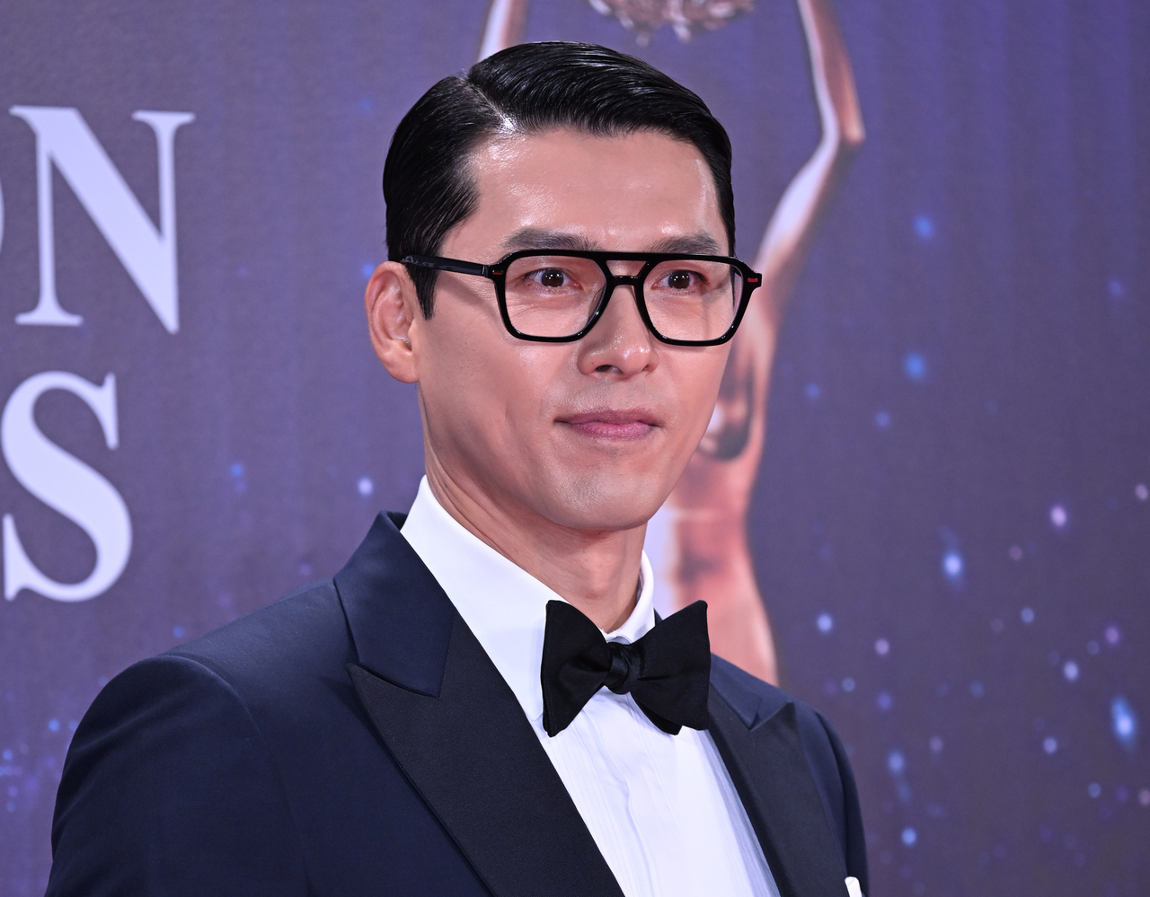 Hyun Bin poses for photos on the red carpet for the 46th Blue Dragon Film Awards at KBS Hall in Yeouido, Seoul, Nov. 19, 2025. (Yoon Byung-chan/Herald Pop)