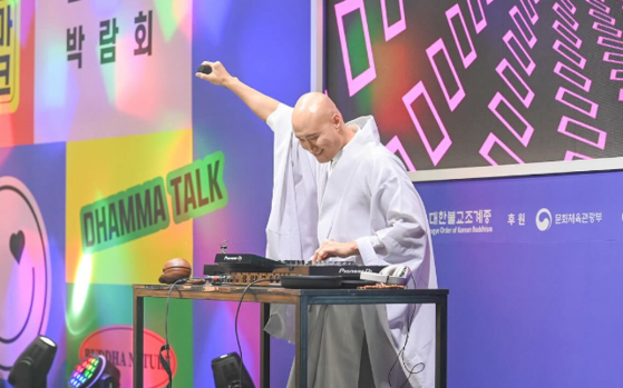 Rhythm, Faith, and Technology: 250,000 Attend Buddhism Expo, Driven by Gen Z Enthusiasm 24 DJ NewJeansNim performs at the Seoul International Buddhism Expo in 2024. (Seoul International Buddhism Expo 2024)