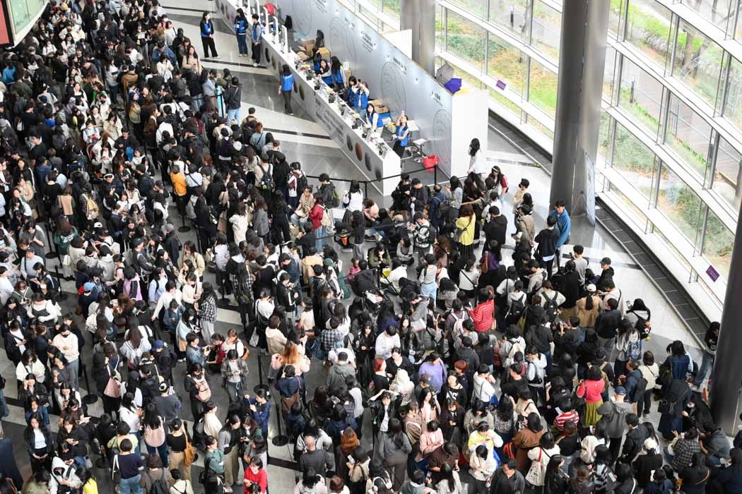 Rhythm, Faith, and Technology: 250,000 Attend Buddhism Expo, Driven by Gen Z Enthusiasm 18 Visitors line up outside the 2026 Seoul International Buddhism Expo at Coex in Seoul. Turnout exceeded capacity, and presale tickets sold out early. (Courtesy of Seoul International Buddhism Expo 2026)