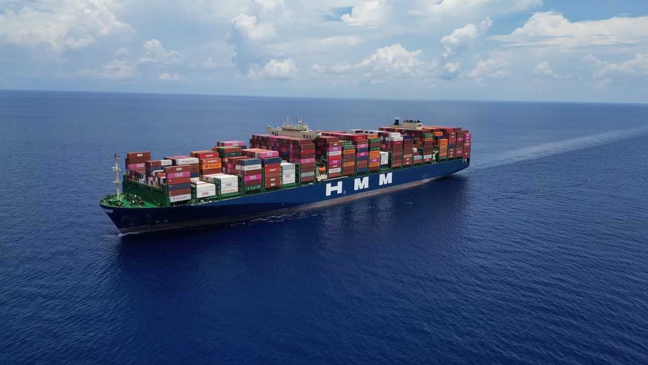 A container vessel equipped with HD Hyundai Avikus’ autonomous navigation solution HiNAS Control for large ships. (HD Hyundai)