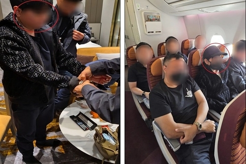 Officials from the Immigration Special Investigation Unit carry out arrest procedures against an international drug ring on Tuesday (left), while a five-member Thai government escort team transfers the alleged ringleader (right). (Yonhap)