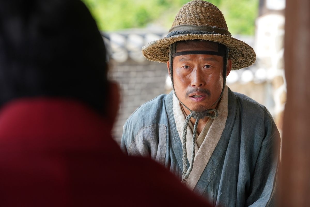 Actor Yoo Hae-jin plays the village chief Um Heung-do in "The King's Warden."(Showbox)