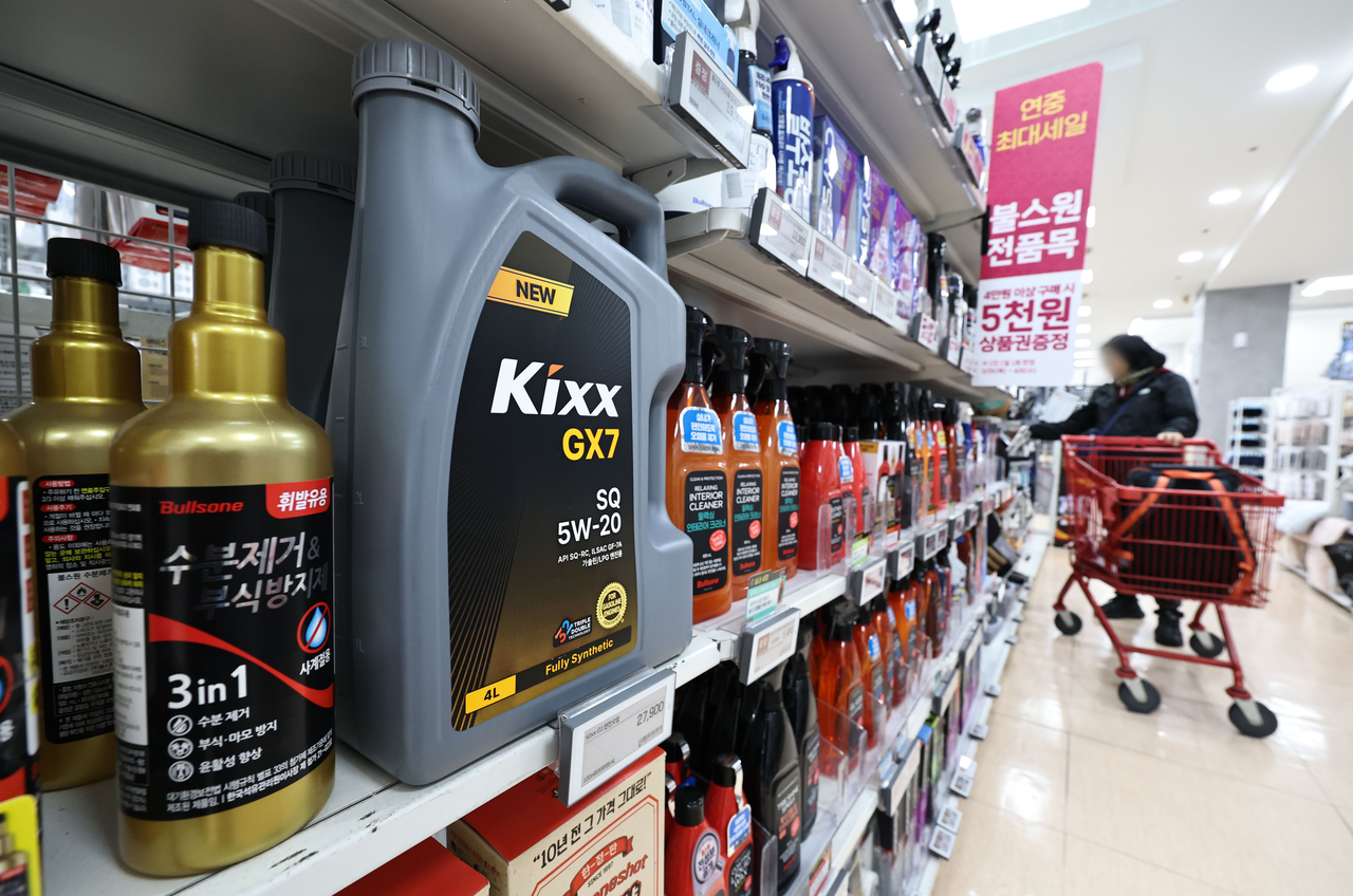 Engine oil products are displayed at a supermarket in Seoul on Thursday. (Yonhap)