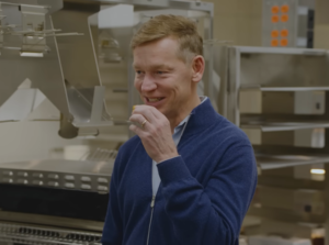 맥도날드 CEO 햄버거 시식(먹방) 관련 보도 이미지