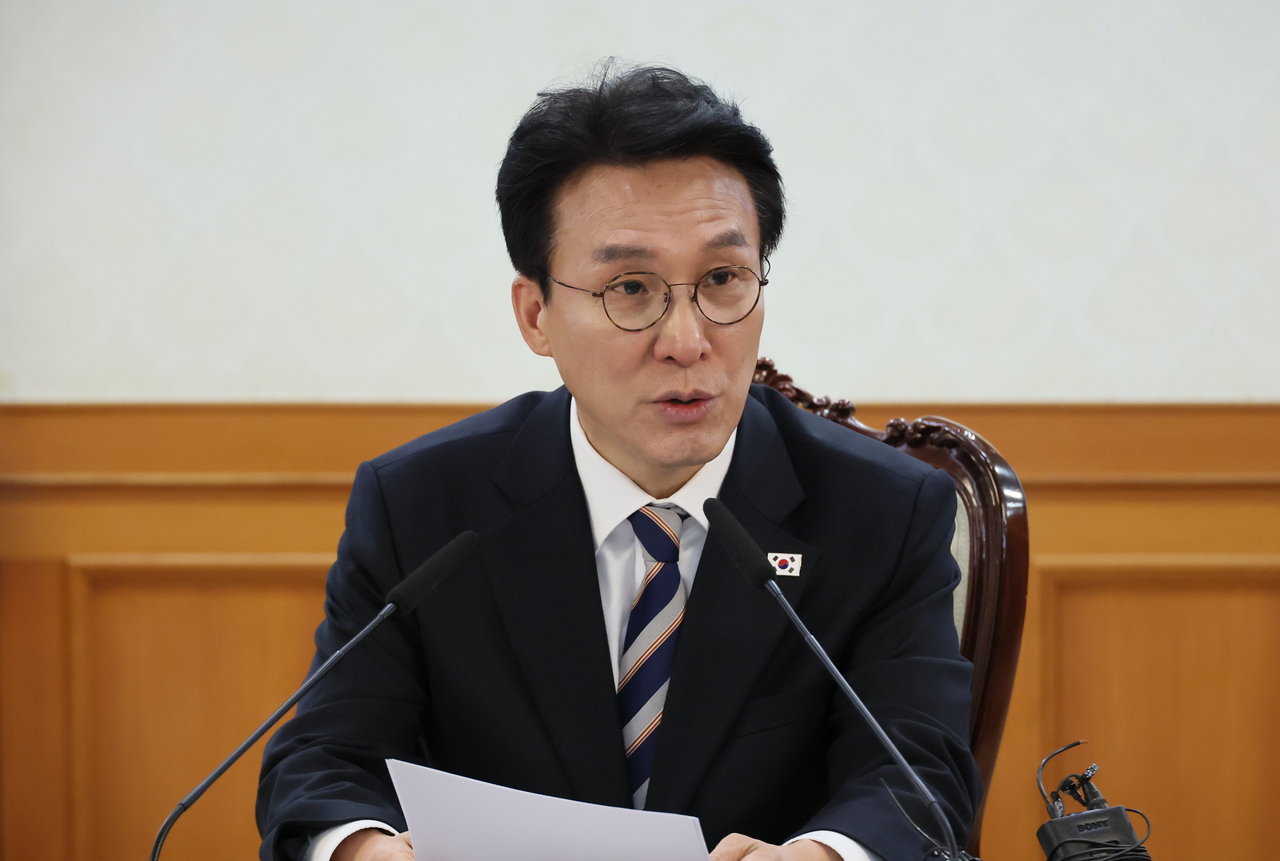 Prime Minister Kim Min-seok speaks during an emergency economic headquarters meeting convened to discuss the government's response to the Middle East crisis at the government complex in Seoul on Wednesday. (Yonhap)