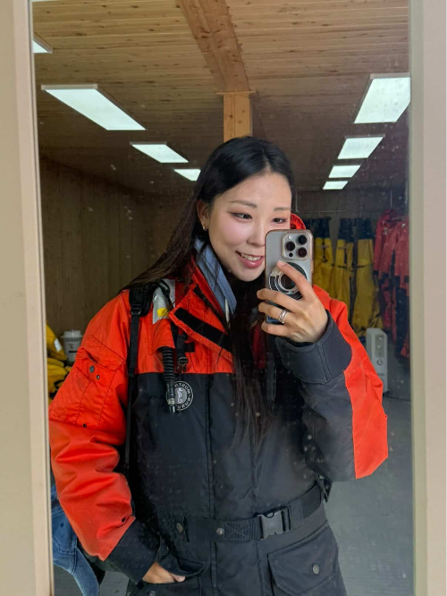 Kim Hee-soo takes a selfie in her protective work gear. (Kim Hee-soo)