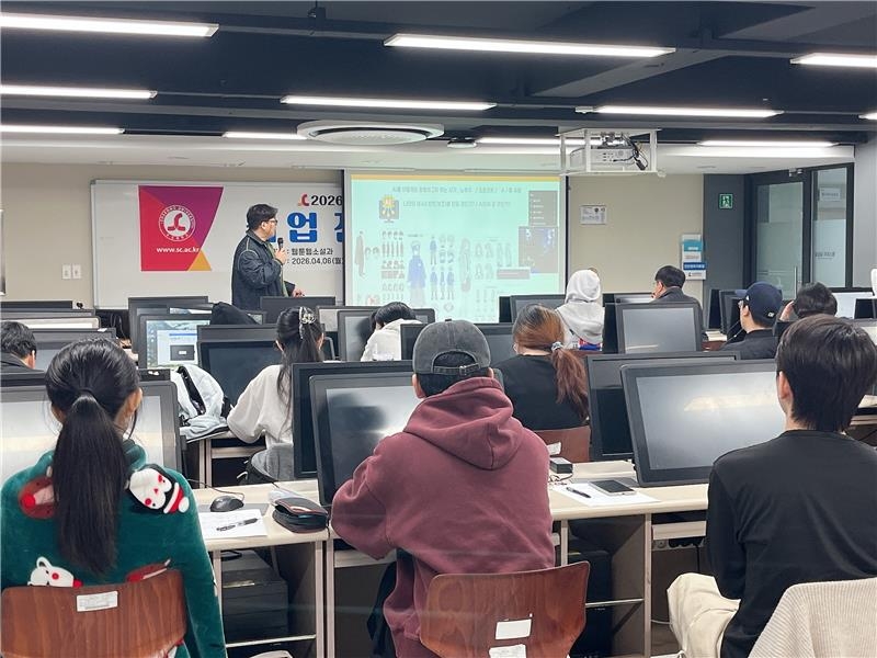 조준호 ㈜프레임컬쳐 대표가 신산업자율학부 웹툰웹소설전공 학생들을 대상으로 특강을 진행하고 있다.[수성대 제공]