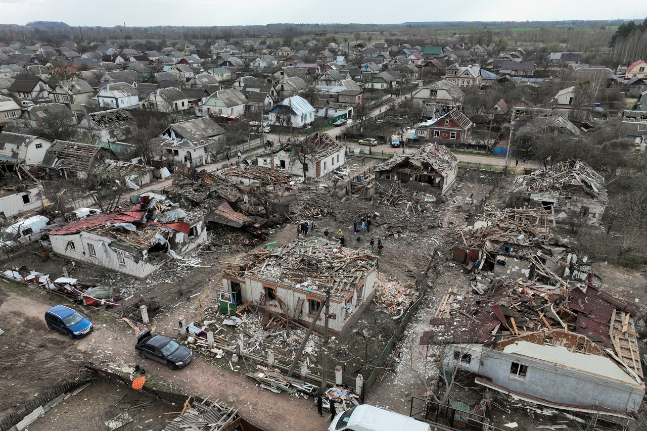Aerial view of houses destroyed and heavily damaged during a Russian missile strike in the town of Korosten, Zhytomy region, Ukraine, on April 3. This photo is not related to the story. (Reuters-Yonhap)