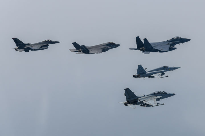 South Korean and US fighter jets fly in formation during the Freedom Flag exercise at Gwangju Air Base in October 2025. Clockwise from left are a US F-16, F-35B, South Korea’s F-15K, F-5 and FA-50. (Republic of Korea Air Force)