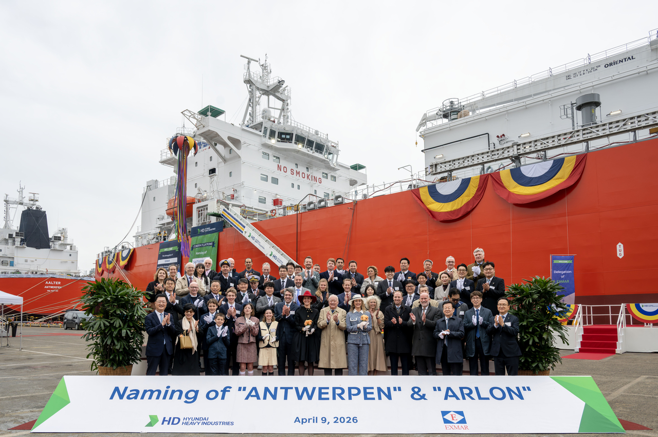 Joo Won-ho (front row, far left), chief operating officer of HD Hyundai Heavy Industries’ naval and special ship business unit; Nicolas Saverys (front row, seventh from left), chairman of Exmar; and Belgian Ambassador to Korea Bruno Jans (front row, fourth from right), along with other guests, pose for a photo during the naming ceremony of the world’s first ammonia-fueled vessels, Antwerp and Arlon, held Thursday at the company’s Ulsan shipyard. (HD Hyundai Heavy Industries)