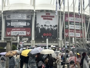 Rain or shine, Army gathers in Goyang ahead of BTS’ long-awaited return