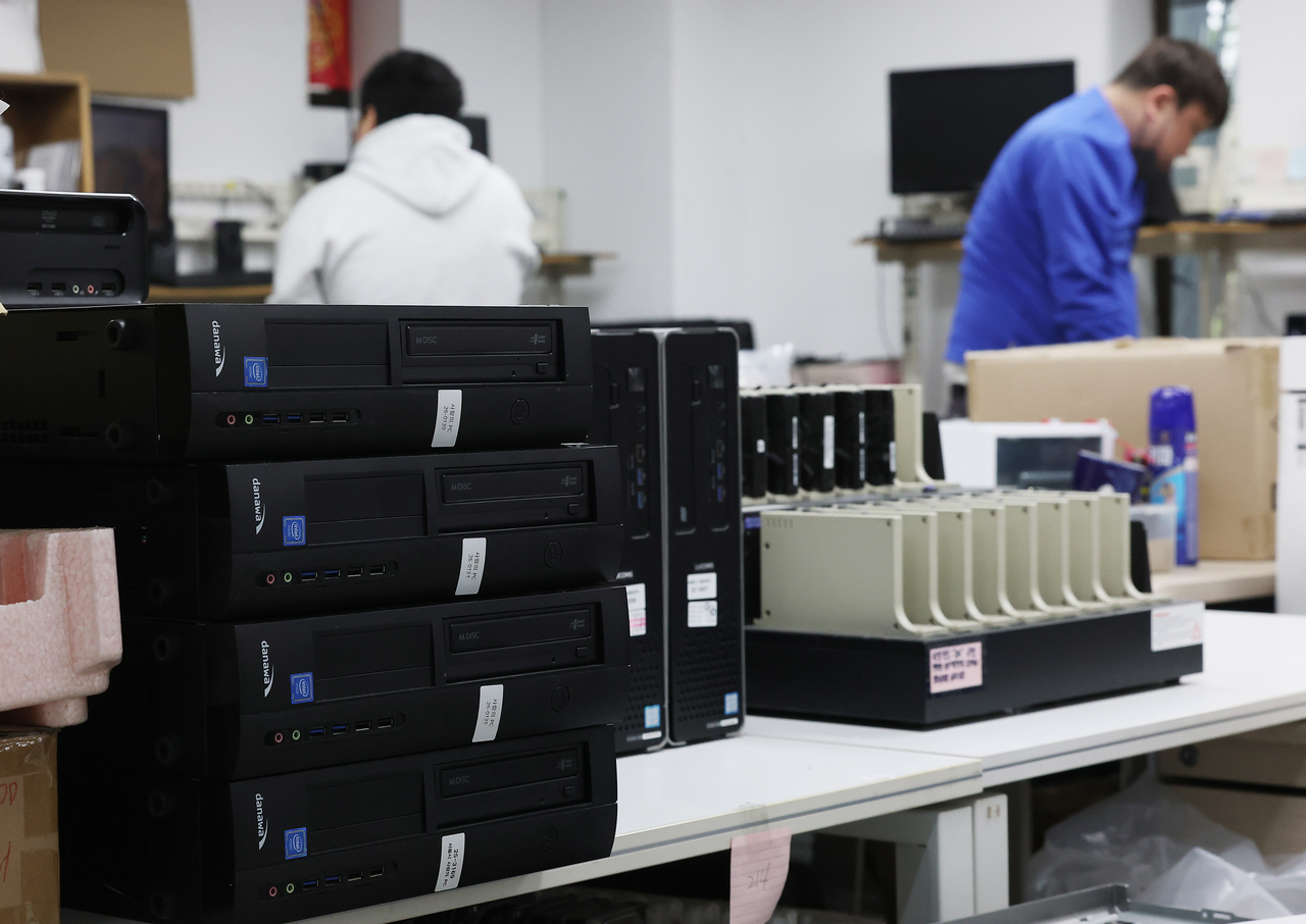 Computers to be provided to vulnerable groups are stored at the Seoul Metropolitan Government’s “PC for Love” Support Center in Seongbuk-gu, Seoul, on April 9. (Yonhap)