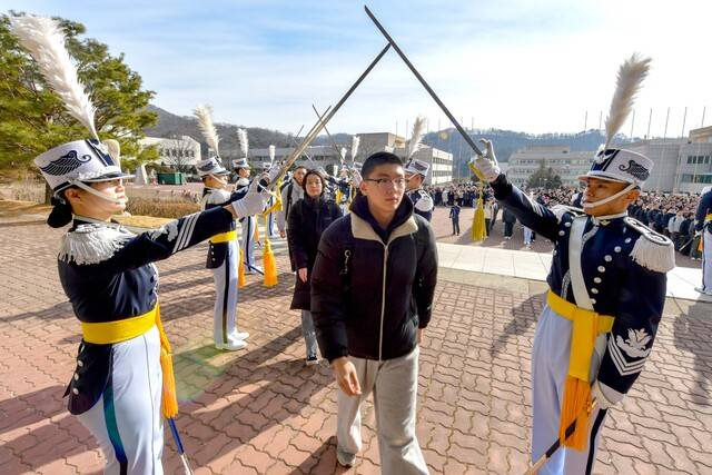 Cadet candidates arrive at the Korea Air Force Academy on Jan. 30 to participate in basic training. (Korea Air Force Academy)