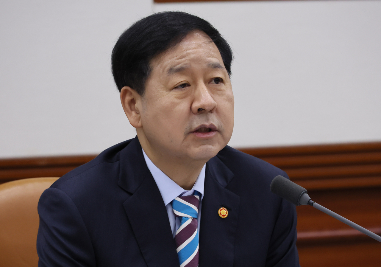 Finance Minister Koo Yun-cheol said Thursday that volatility in the financial and foreign exchange markets has "somewhat eased" following a two-week ceasefire between the United States and Iran.