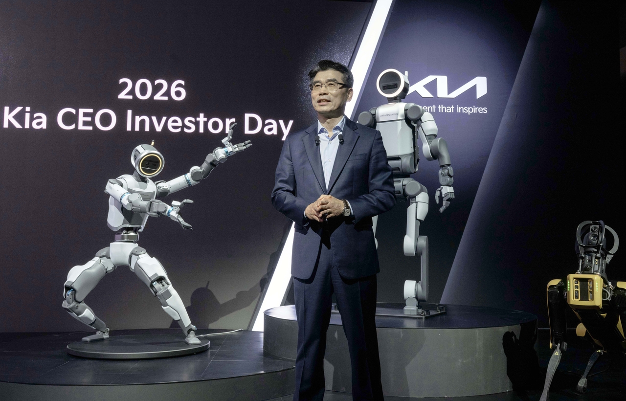 Kia CEO Song Ho-sung speaks at the 2026 CEO Investor Day at a hotel in Seoul on Thursday. (Kia)