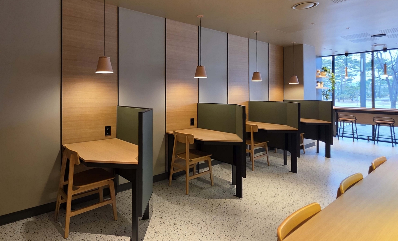 Focus Zone at the Hanyang University Erica branch of Starbucks Korea in Ansan, Gyeonggi Province (Starbucks Korea)