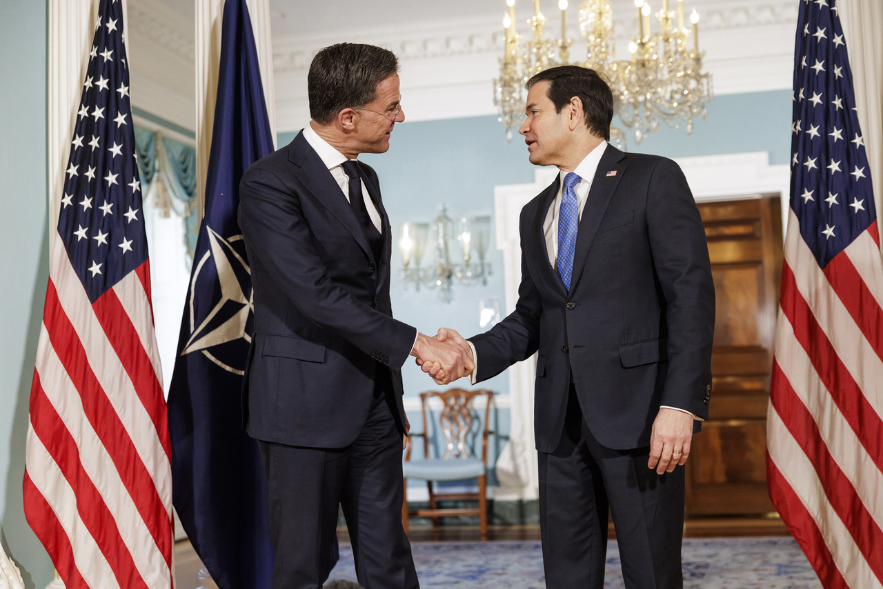 NATO Secretary-General Mark Rutte (left) meets US Secretary of State Marco Rubio in Washington, Wednesday. (UPI-Yonhap)