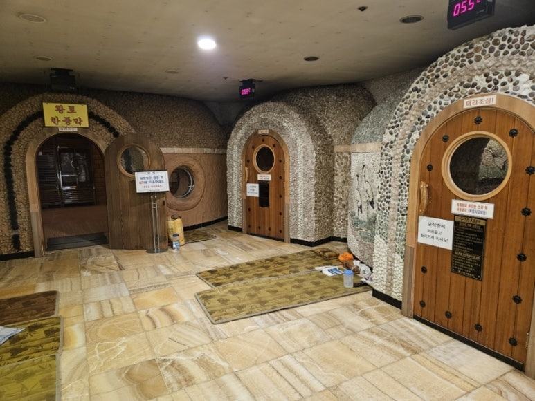 In jjimjilbang, there is "bulgama," which translates to "fire dome" and refers specifically to traditional high-heat kiln saunas. (Courtesy of Min)