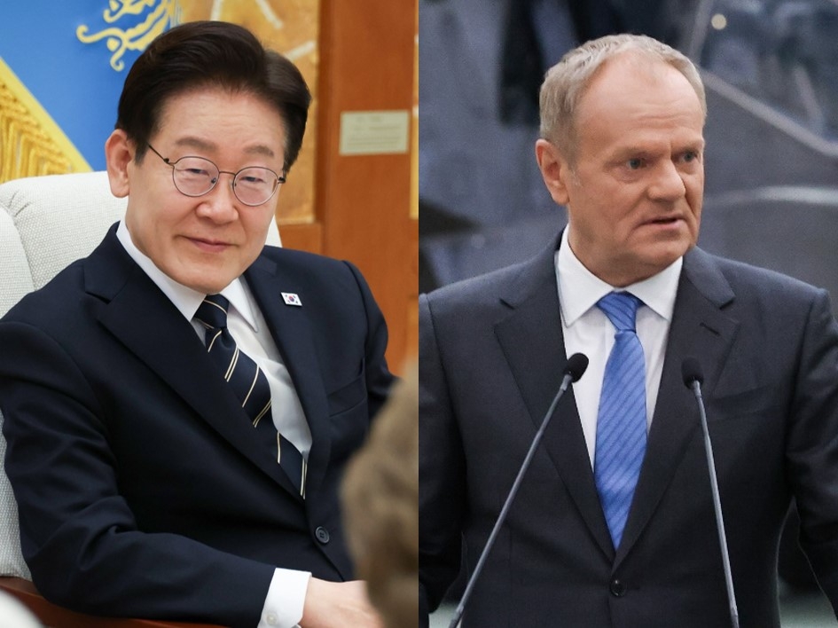 President Lee Jae Myung (left) and Poland's Prime Minister Donald Tusk (Yonhap, EPA-Yonhap)