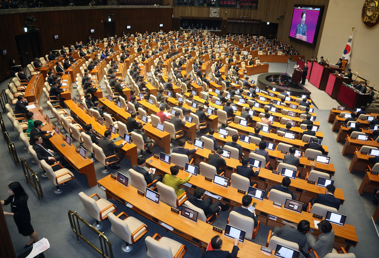 President Lee Jae Myung gives a policy speech during a plenary session of the National Assembly in Seoul on April 2, about a supplementary budget aimed at cushioning the economic impact of the Middle East conflict. (Yonhap)