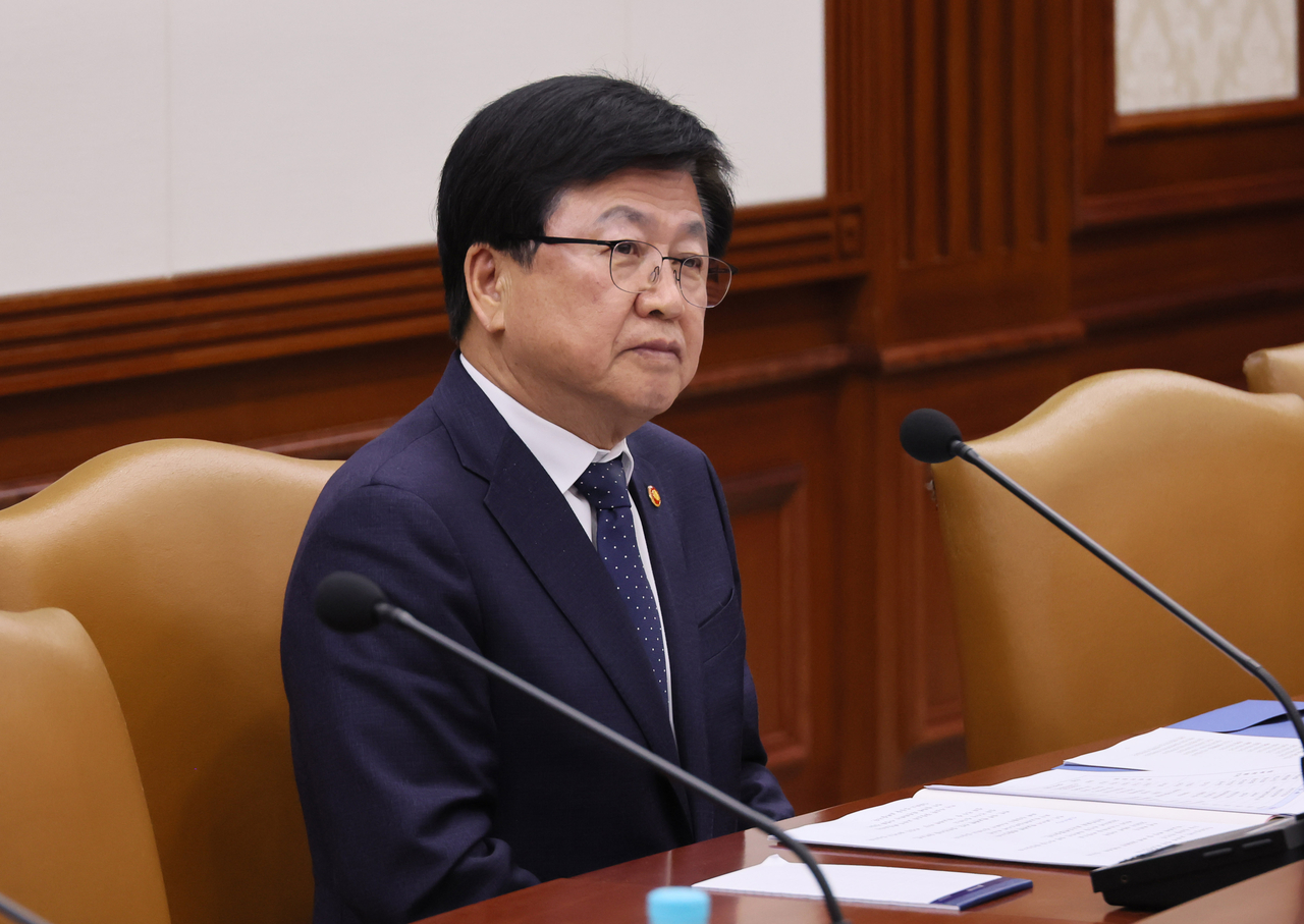 Education Minister Choi Kyo-jin attends a school violence countermeasures committee meeting on March 16 at the Seoul Government Complex in Jung-gu, Seoul. (Yonhap)