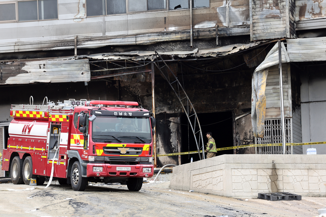 An investigation is underway at the site of a fire at a seafood processing company in Gunoe-myeon, Wando County, South Jeolla Province, on April 12. (Yonhap)