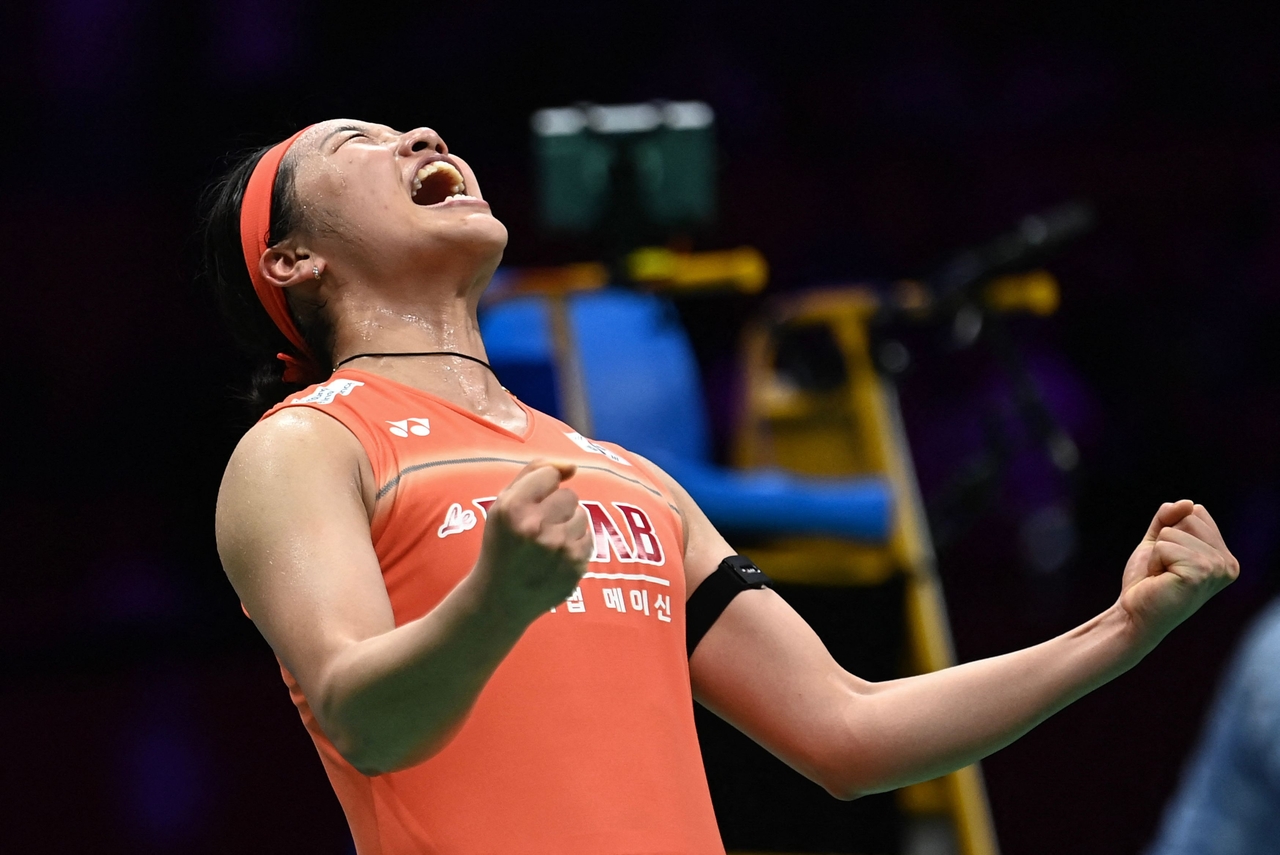 An Se-young of South Korea celebrates after defeating Wang Zhiyi of China in the women's singles final at the Badminton Asia Championships at Ningbo Olympic Sports Center in Ningbo, China, Sunday. (AFP-Yonhap)