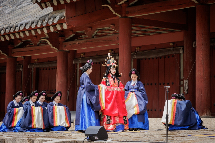 A Myohyeollye ritual performance at Jongmyo Shrine (Korea Heritage Service)