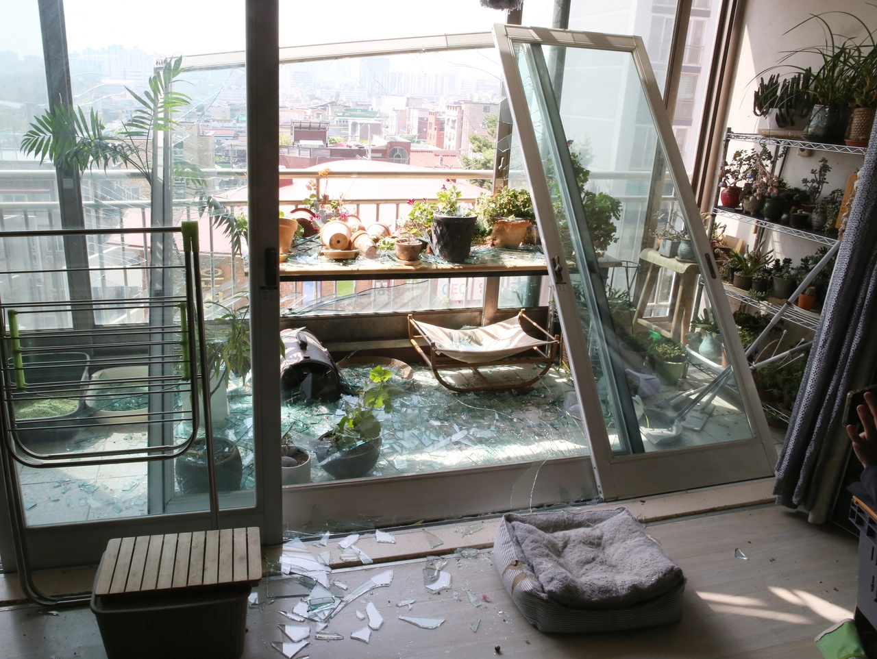 Windows of a nearby apartment unit are seen shattered after an explosion at a commercial building in Bongmyeong-dong, Cheongju, North Chungcheong Province, on April 13, 2026. (Newsis)