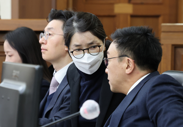 Former first lady Kim Keon Hee attends a court hearing in December 2025. (Herald DB)
