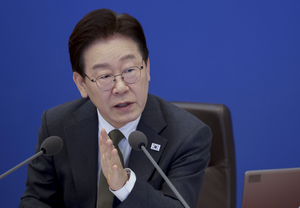 Lee urges warring parties toward peace based on universal human rights