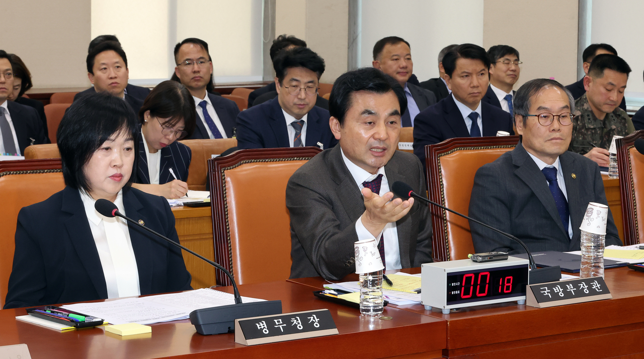 Defense Minister Ahn Gyu-back (center) speaks during a session of the parliamentary defense committee at the National Assembly in western Seoul on Tuesday. (Yonhap)