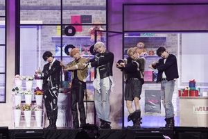 TXT meets 3,000 fans at showcase for new EP