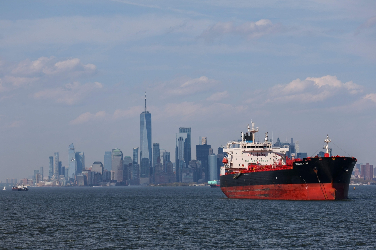 An oill tanker is seen in New York harbor April 14.   AFP-Yonhap