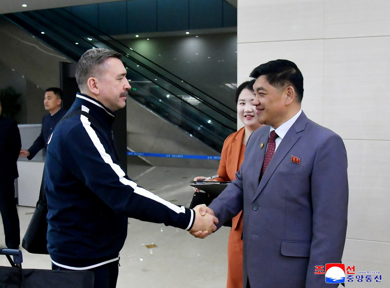 A delegation from the Federation of Independent Trade Unions of Russia, led by federation head Sergei Chernogayev, arrives at Pyongyang International Airport on Monday .(KCNA via Yonhap)