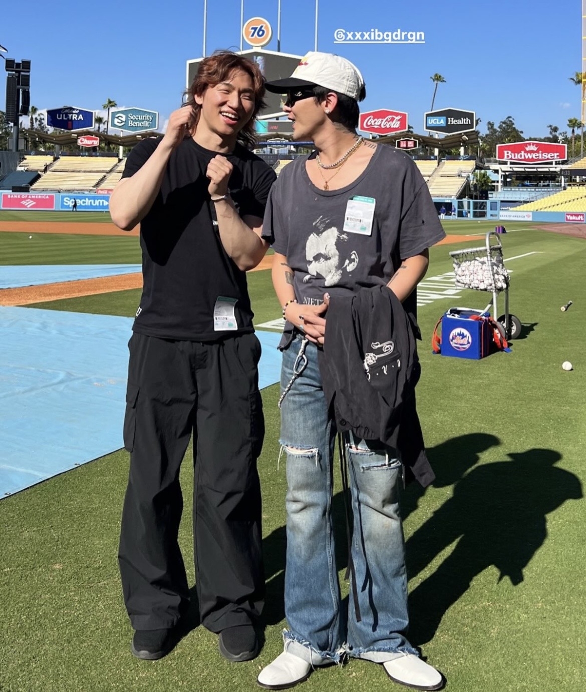 다저스 스타디움에서 빅뱅 대성과 지드래곤 (MLB 인스타그램)