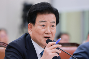 Unification minister says appointing special envoy to facilitate US-North Korea talks still under review