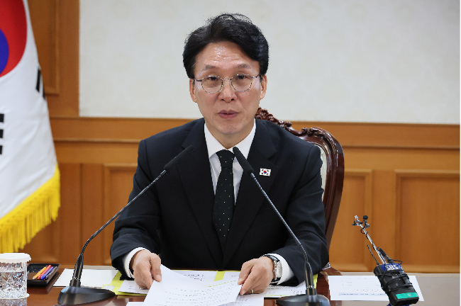Prime Minister Kim Min-seok speaks during the fifth meeting of the emergency economic headquarters at the government complex in Seoul on Wednesday, to discuss the government's response to the Middle East crisis. (Yonhap)