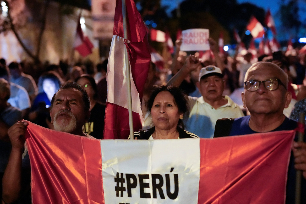 Demonstrators gather outside Peru's electoral headquarters amid concerns about the voting process during the country's general election, in Lima, Peru, Tuesday. (Reuters-Yonhap)