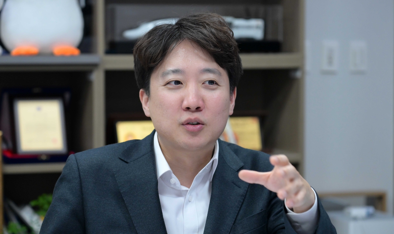 Reform Party chair Rep. Lee Jun-seok speaks in an interview with The Korea Herald at the National Assembly on Monday. (Lee Sang-sub/The Korea Herald)