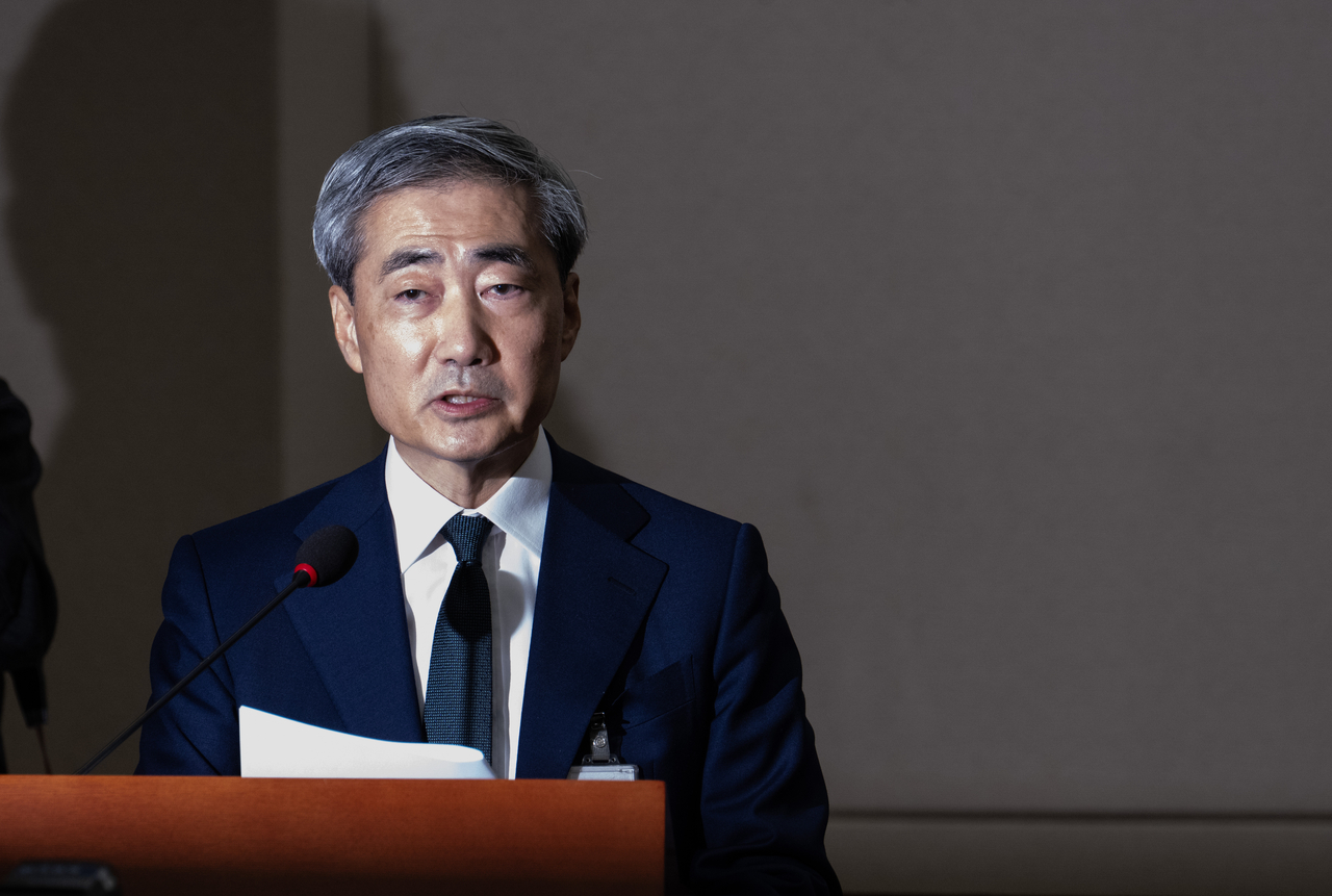 Shin Hyun-song, nominee for governor of the Bank of Korea, speaks during a parliamentary hearing held at the National Assembly in Yeouido, Seoul, on Wednesday. (Yoon Chang-bin/The Korea Herald)