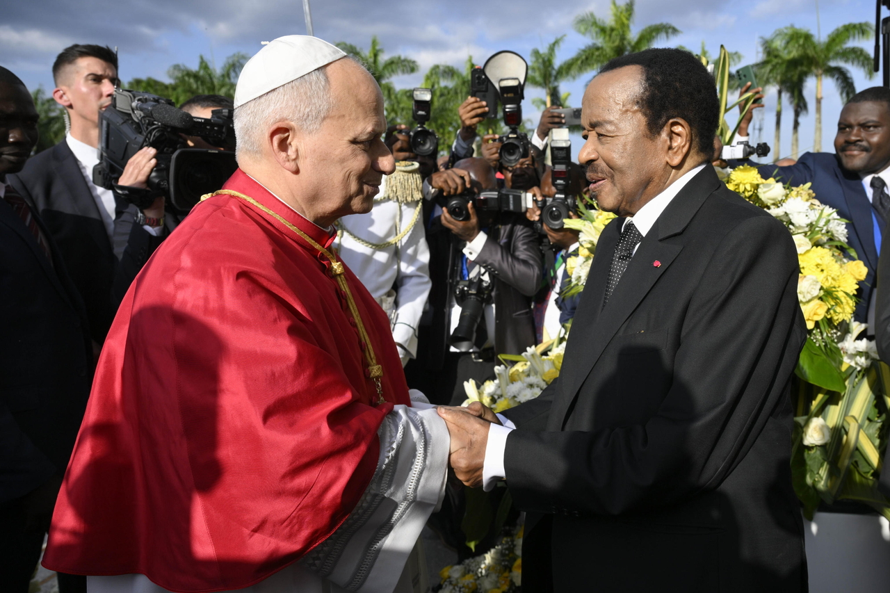 Pope Leo XIV (left) is greeted by Cameroonian President Paul Biya, at the Presidential Palace in Yaounde, Cameroon, Wednesday.   (EPA-Yonhap)