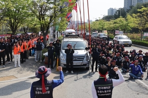 막오른 레미콘 운반비 협상...건설업 불황·중동전쟁에 '암운' - 뉴스 썸네일 이미지
