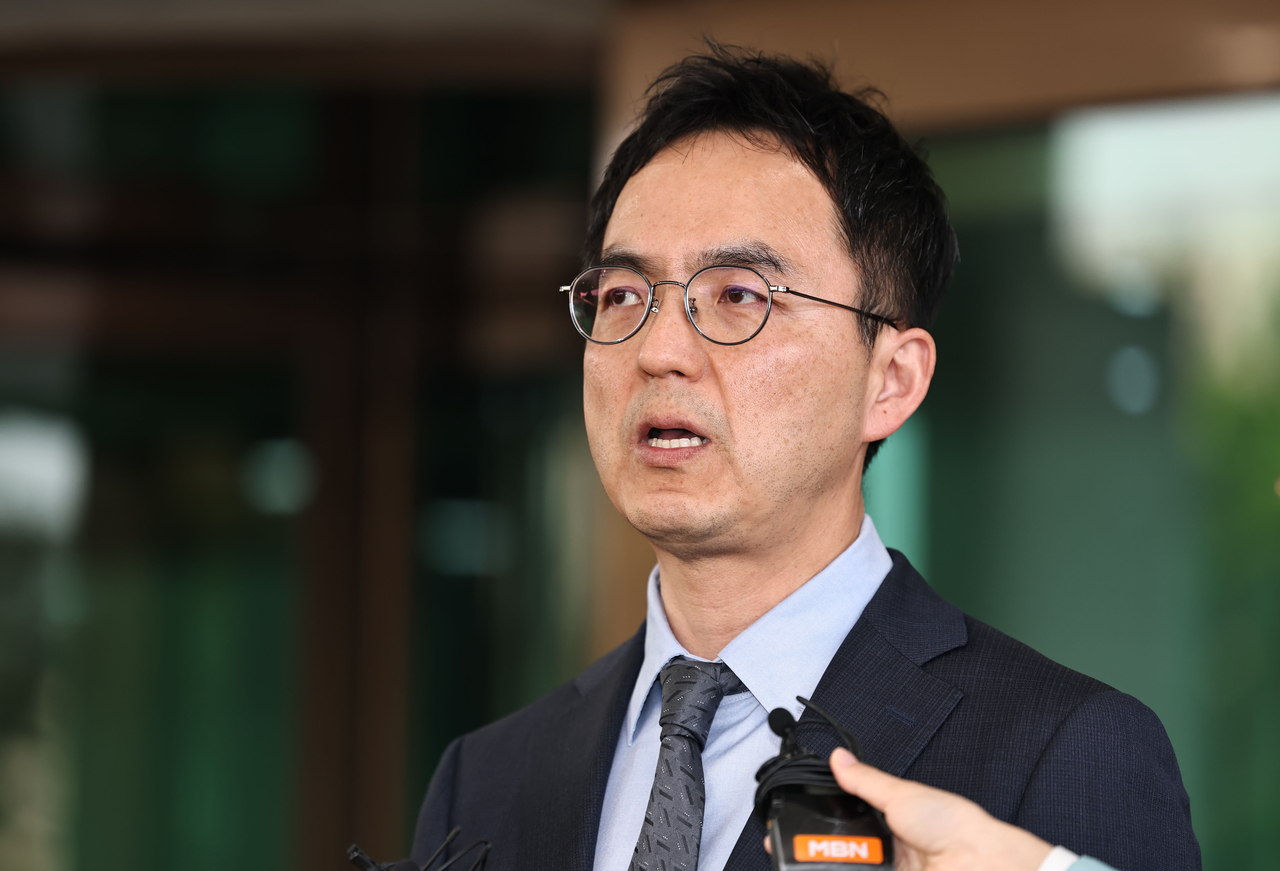 Acting Prosecutor General Koo Ja-hyeon speaks to reporters at the Supreme Prosecutors' Office in Seoul on Friday. (Yonhap)