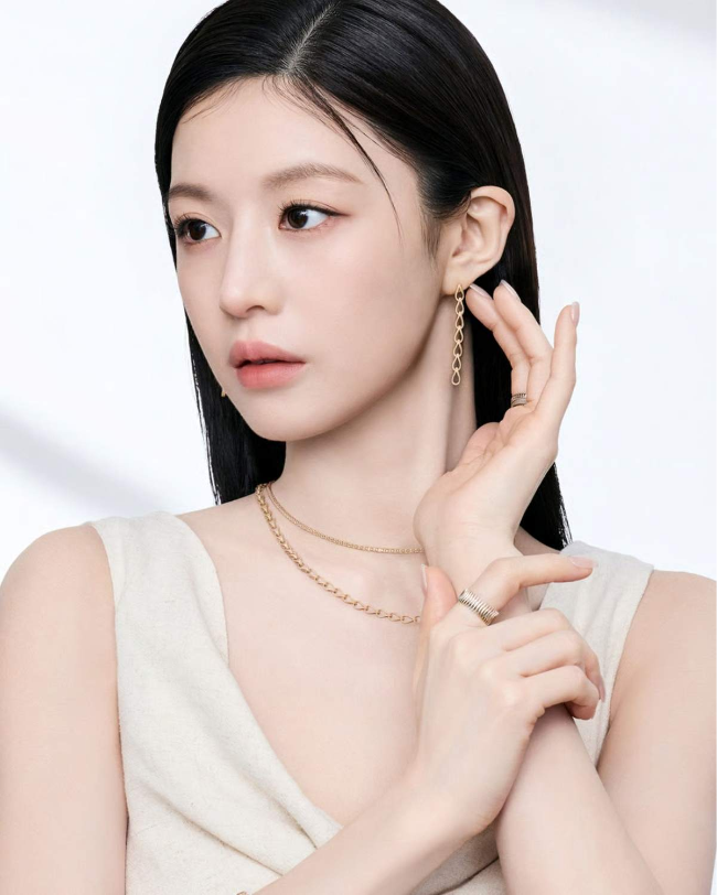 Go Youn-jung fronts Didier Dubot’s "Sensuelle" collection (Didier Dubot)