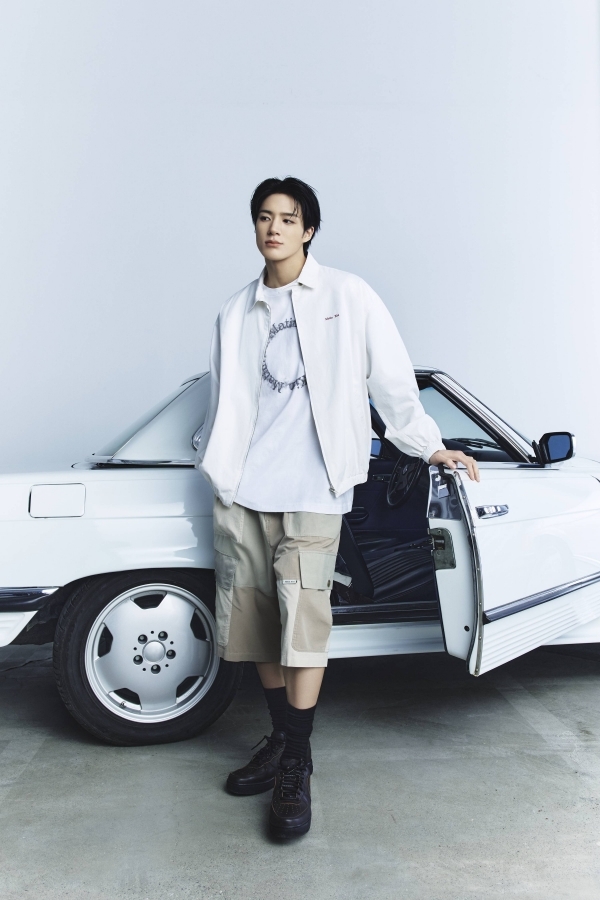 NCT’s Jeno models a relaxed jacket-and-shorts look from Matin Kim’s 2026 summer “No Rush” collection. (Martin Kim)