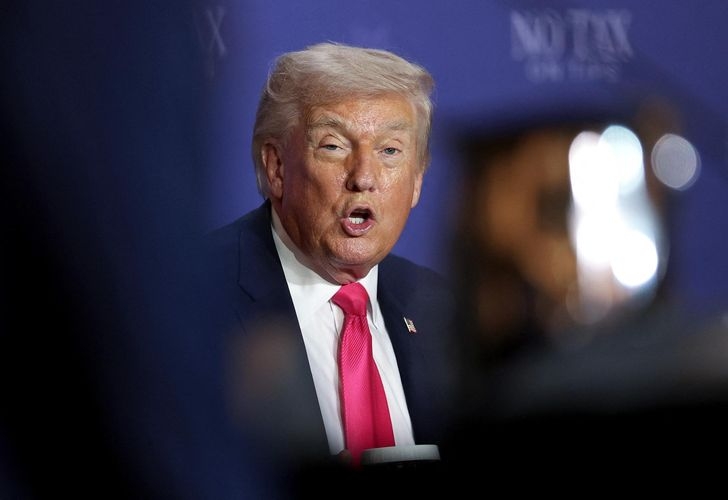 US President Donald Trump speaks during a roundtable discussion on his "No Tax on Tips" policy at the AC Hotel on Thursday in Las Vegas, Nevada. (AFP via Yonhap)