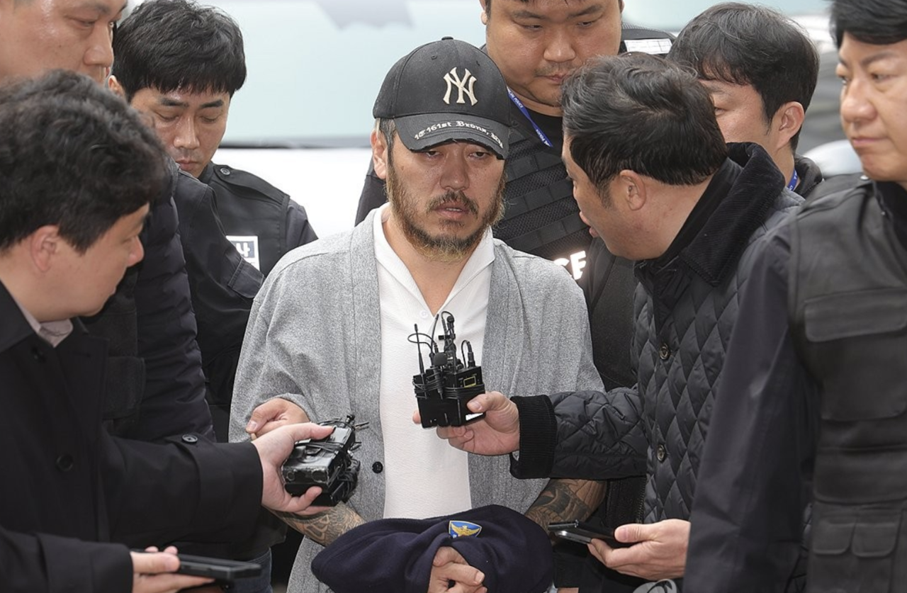 Park Wang-yeol, a drug trafficker temporarily repatriated from the Philippines, arrives at the Uijeongbu District Court, north of Seoul, on March 27, 2026. (Yonhap)