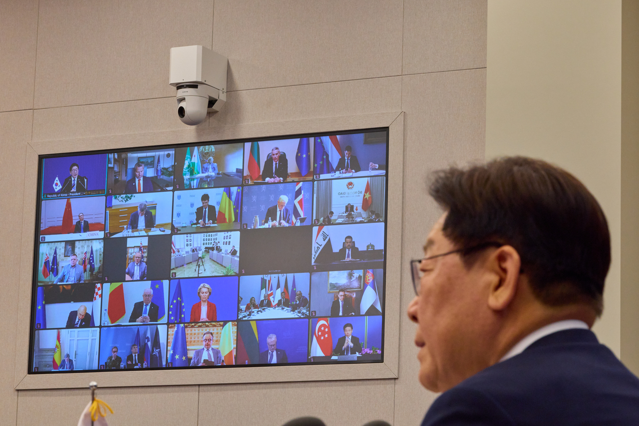 President Lee Jae Myung takes part in a virtual summit on freedom of navigation through the Strait of Hormuz, chaired by French President Emmanuel Macron and British Prime Minister Keir Starmer, at Cheong Wa Dae in Seoul on Friday. (Cheong Wa Dae via Yonhap)